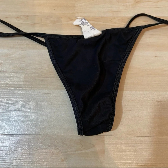 Vintage women’s  black thong string bikini swimsuit bathing suit bottoms - Picture 3 of 6